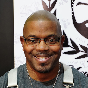 8dbf2ddd artist damian headshot 10a60a5000000000000000